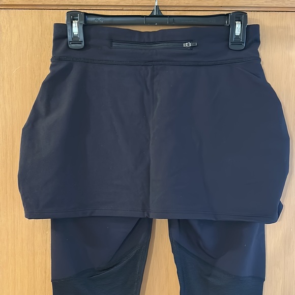 Athleta Contender 2 in 1 Skirt Skort Capri Cropped Leggings Black Size Small - Picture 9 of 14